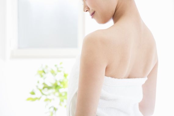 綺麗なうなじの女性